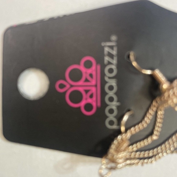 Beautiful Paparazzi Jewelry New Earrings And Necklace Set Feather And Chains - Picture 12 of 12